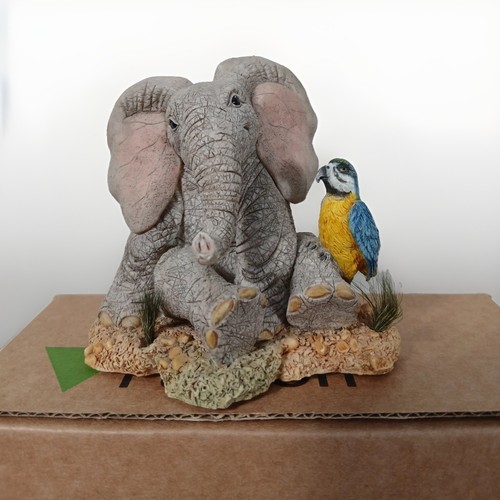 Tuskers elephant parrot - tuskers,