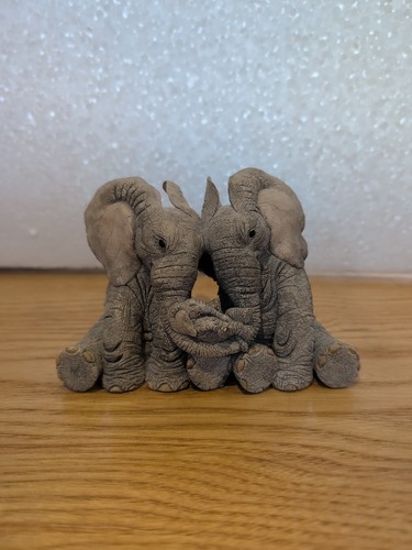 Tuskers elephant figurine love - tuskers,