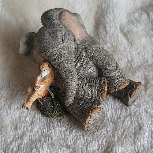 Tuskers sleeping elephant - , +