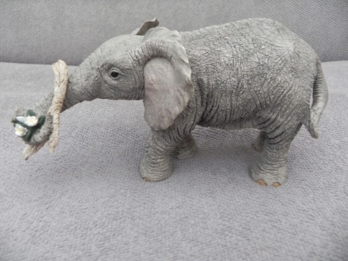 Paw prints tuskers - prints, figurine