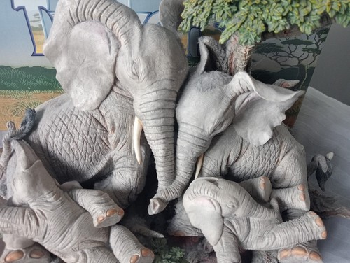 Tuskers ornament sculpture - ornament/,