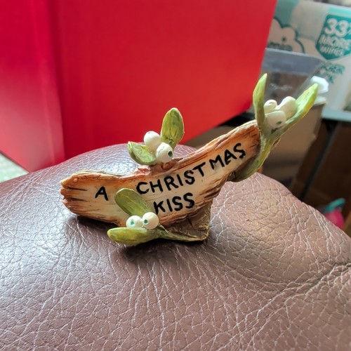 Tuskers christmas kiss - tuskers,